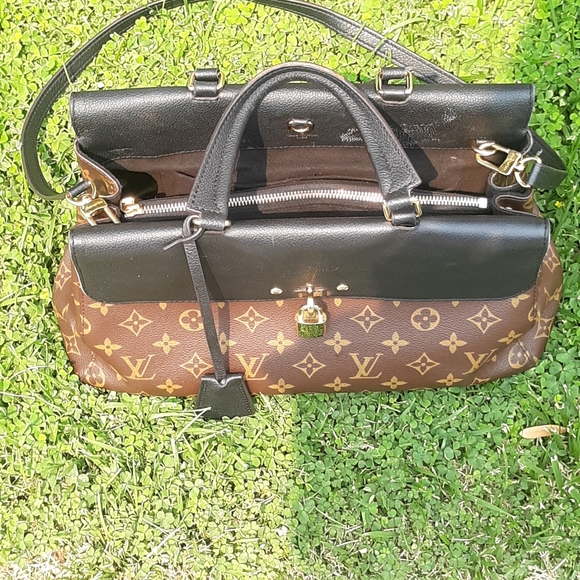 Louis Vuitton handbAg purse - Picture 11 of 11